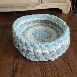 Plush Round Cat Bed in Mint, Gray & White